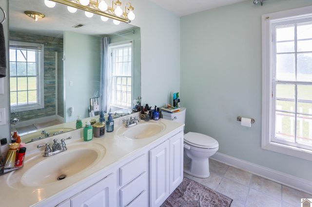 1763 Dogtown Rd, Benton, KY 42025