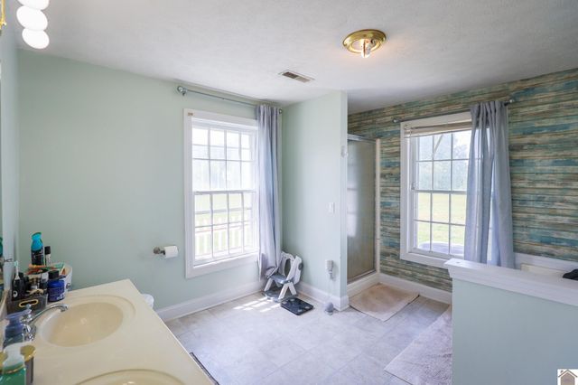1763 Dogtown Rd, Benton, KY 42025