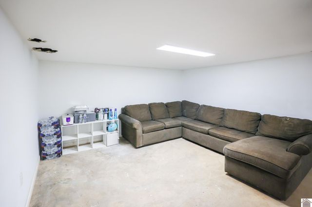 1763 Dogtown Rd, Benton, KY 42025