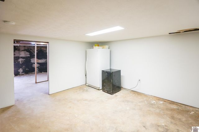 1763 Dogtown Rd, Benton, KY 42025