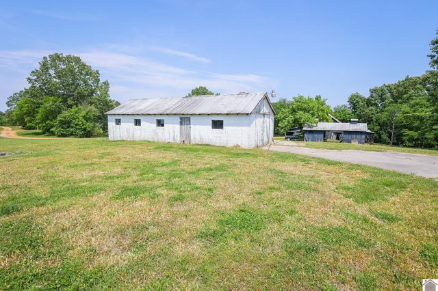 1763 Dogtown Rd, Benton, KY 42025