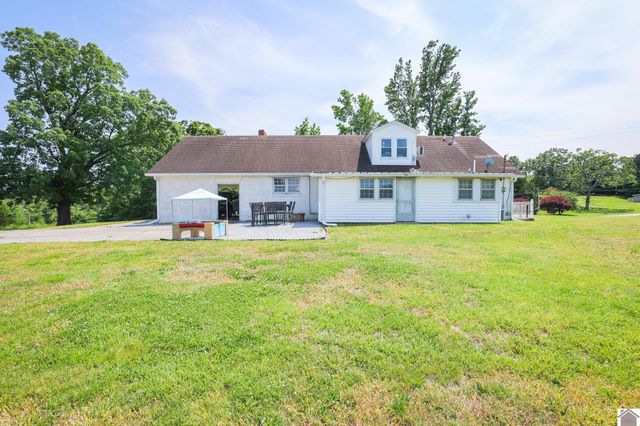 1763 Dogtown Rd, Benton, KY 42025