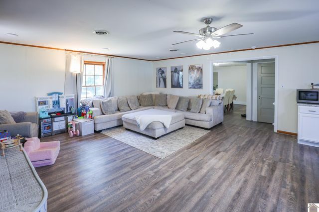 1763 Dogtown Rd, Benton, KY 42025