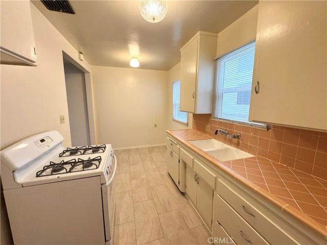 1042 W 7th, San Pedro, CA 90731