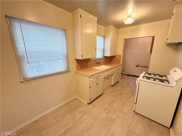 1042 W 7th, San Pedro, CA 90731