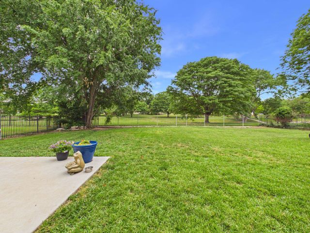 1309 N Manchester St, Wichita, KS 67212