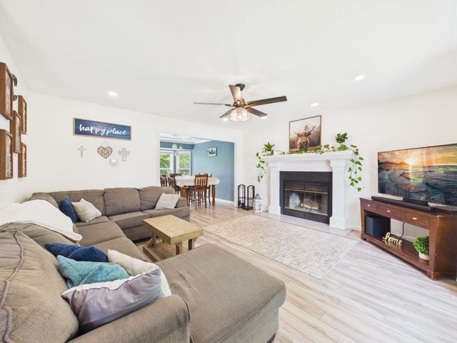 1309 N Manchester St, Wichita, KS 67212