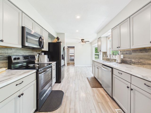 1309 N Manchester St, Wichita, KS 67212