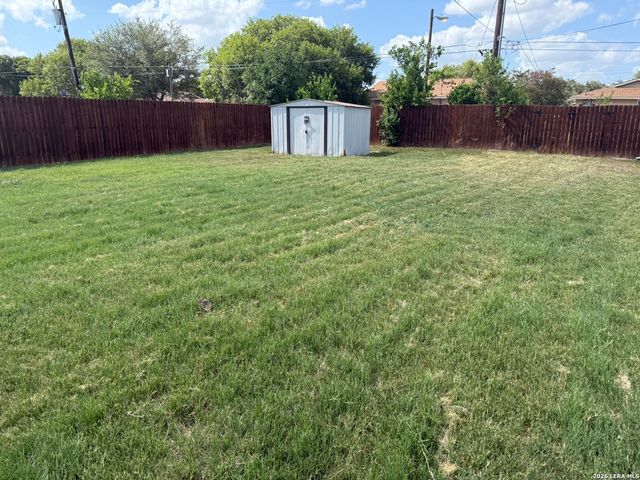 608 ROOSEVELT DR, Seguin, TX 78155