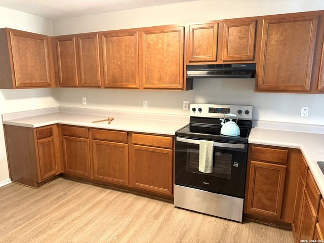 608 ROOSEVELT DR, Seguin, TX 78155
