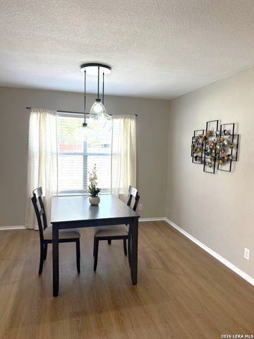 608 ROOSEVELT DR, Seguin, TX 78155