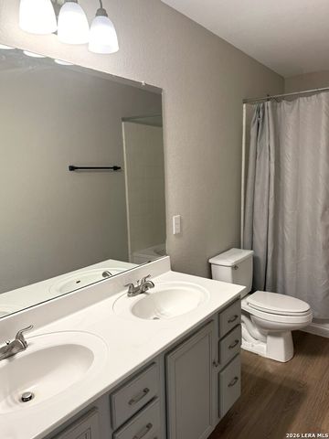 608 ROOSEVELT DR, Seguin, TX 78155