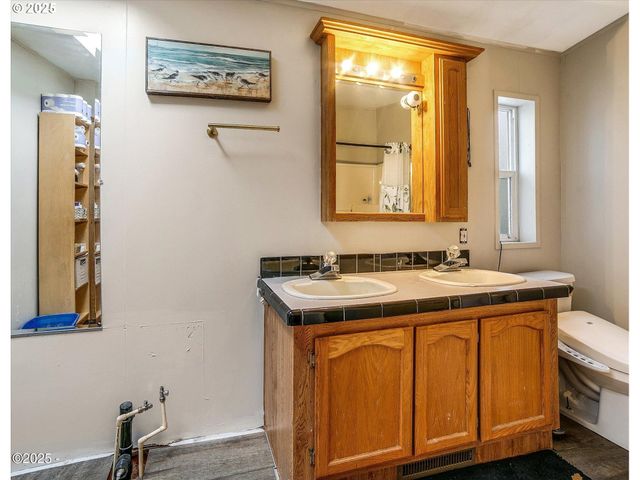 1346 Sw 63RD St, Lincoln City, OR 97367