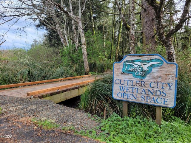 1346 Sw 63RD St, Lincoln City, OR 97367