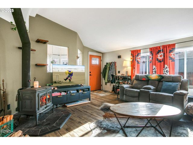 1346 Sw 63RD St, Lincoln City, OR 97367
