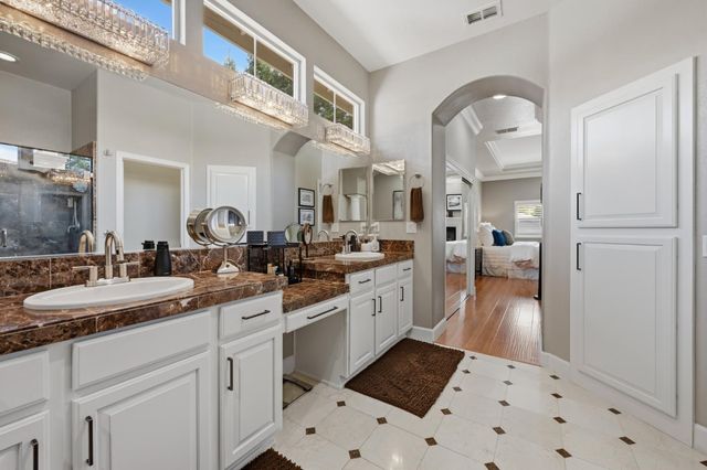 1570 Danbrook Dr, Sacramento, CA 95835