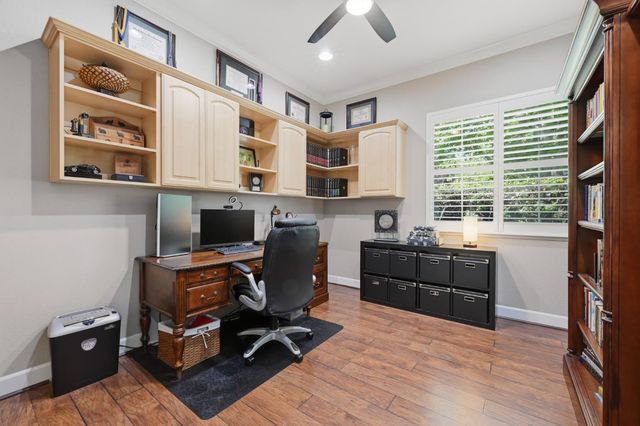1570 Danbrook Dr, Sacramento, CA 95835
