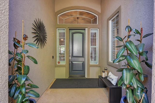 1570 Danbrook Dr, Sacramento, CA 95835