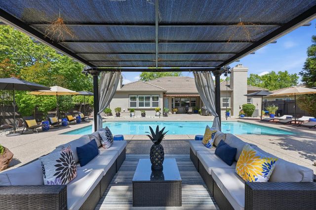 1570 Danbrook Dr, Sacramento, CA 95835