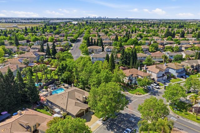 1570 Danbrook Dr, Sacramento, CA 95835