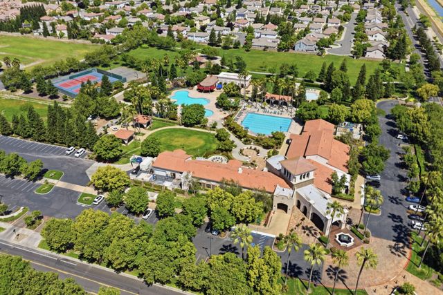 1570 Danbrook Dr, Sacramento, CA 95835