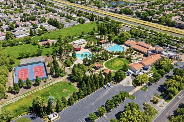 1570 Danbrook Dr, Sacramento, CA 95835