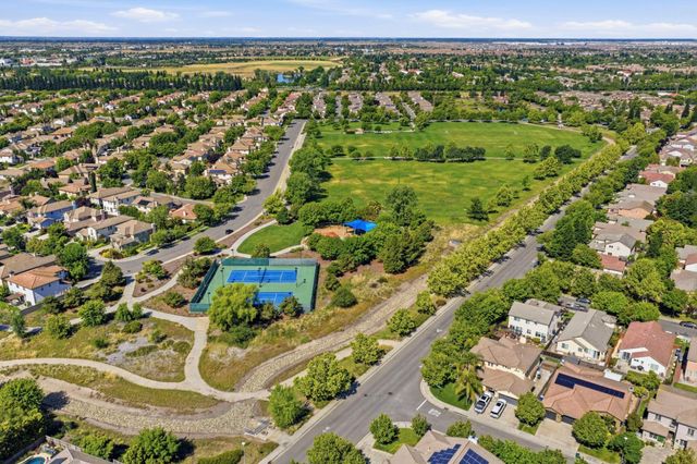 1570 Danbrook Dr, Sacramento, CA 95835