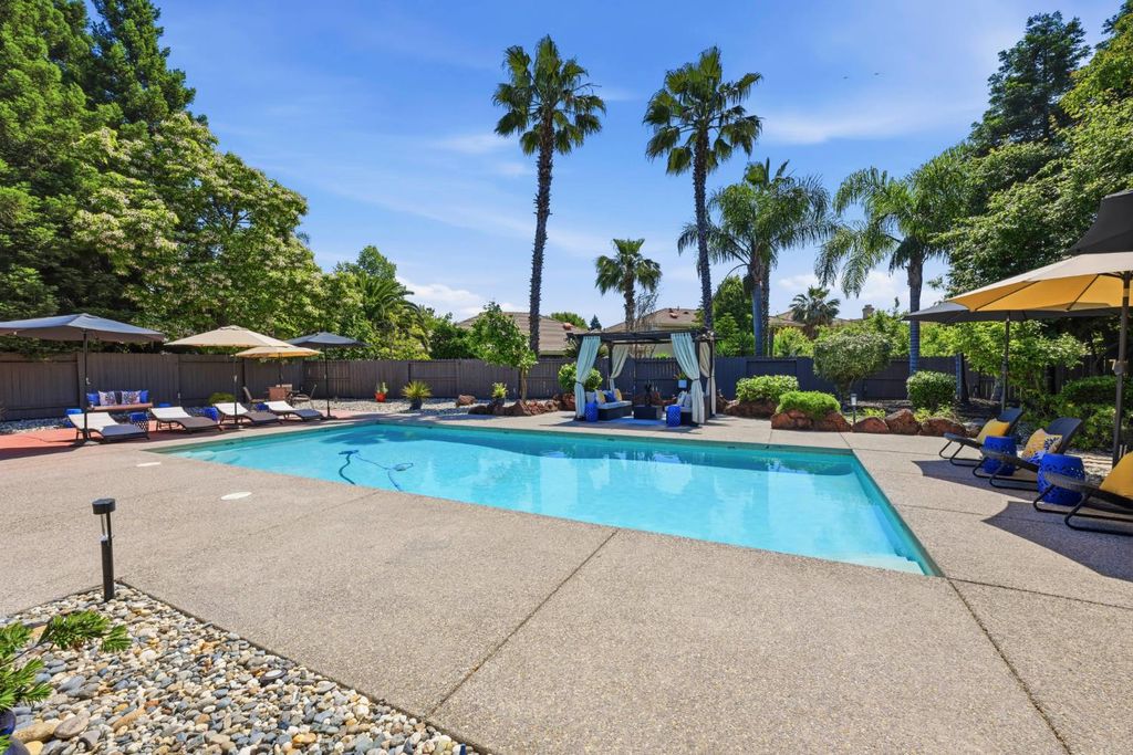 1570 Danbrook Dr, Sacramento, CA 95835