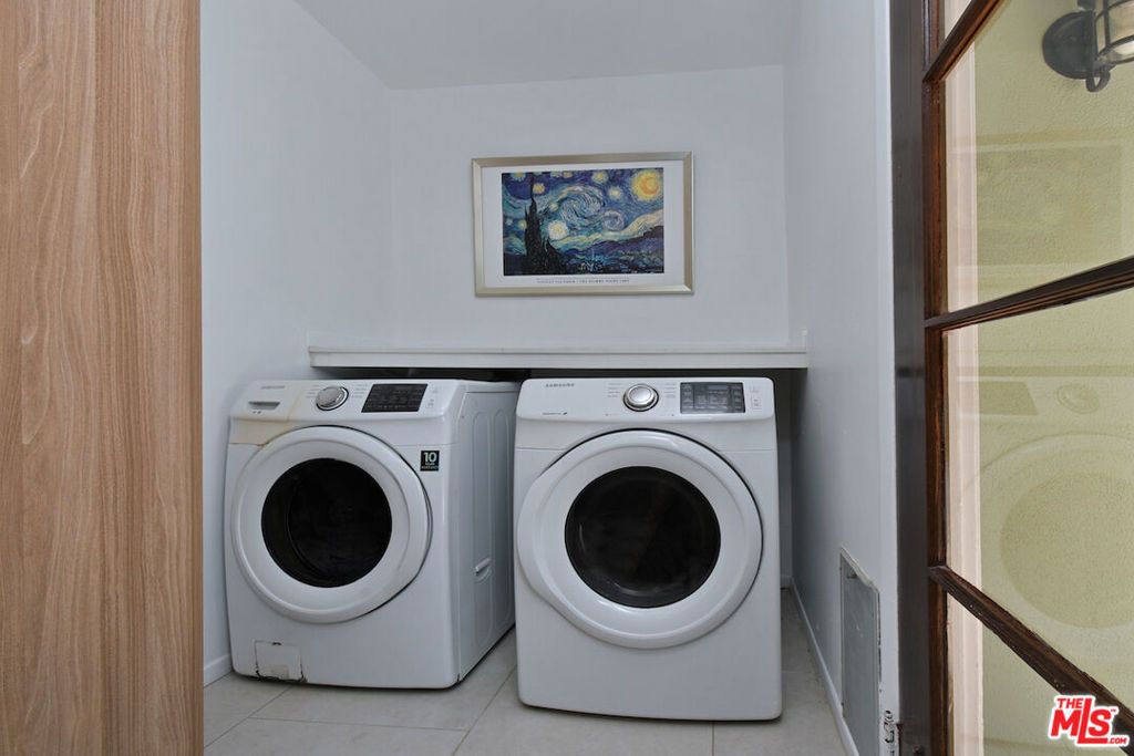 Image 11 of property listing at 15170 Encanto Drive, Sherman Oaks, CA 91403