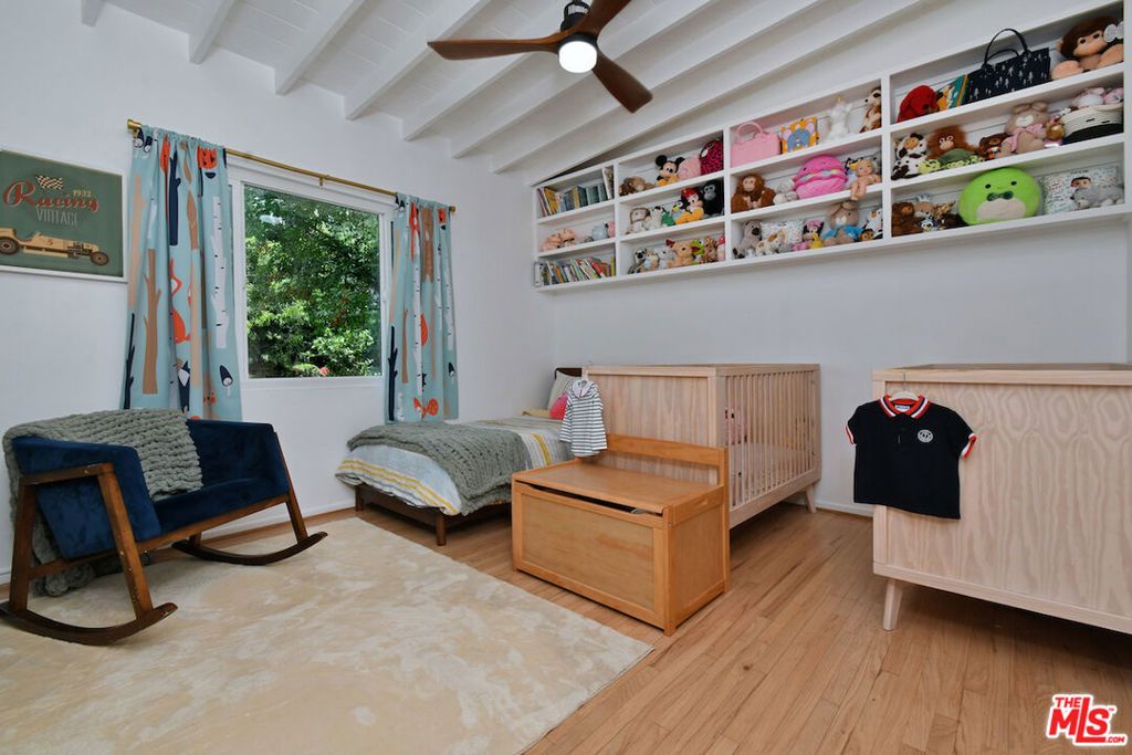 Image 14 of property listing at 15170 Encanto Drive, Sherman Oaks, CA 91403