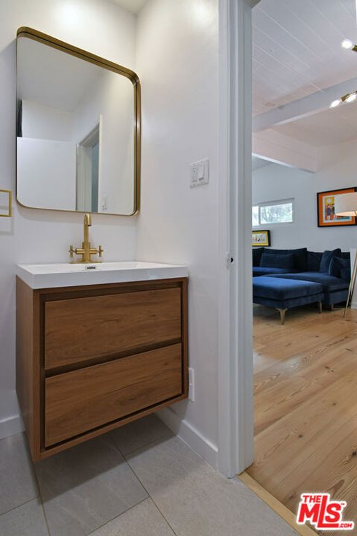 Image 27 of property listing at 15170 Encanto Drive, Sherman Oaks, CA 91403