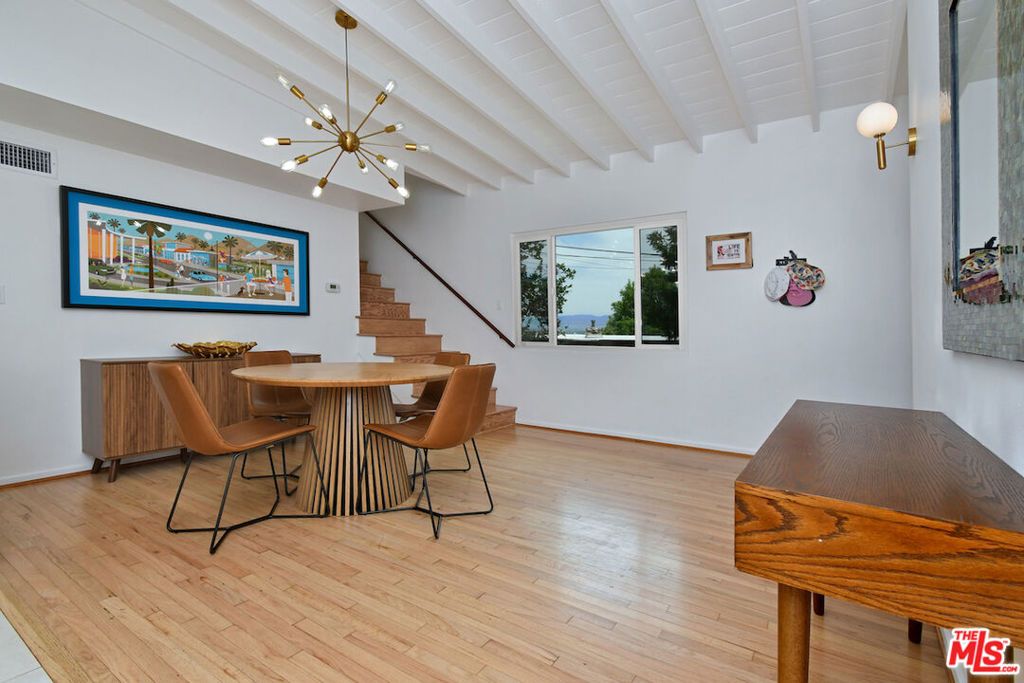 Image 3 of property listing at 15170 Encanto Drive, Sherman Oaks, CA 91403