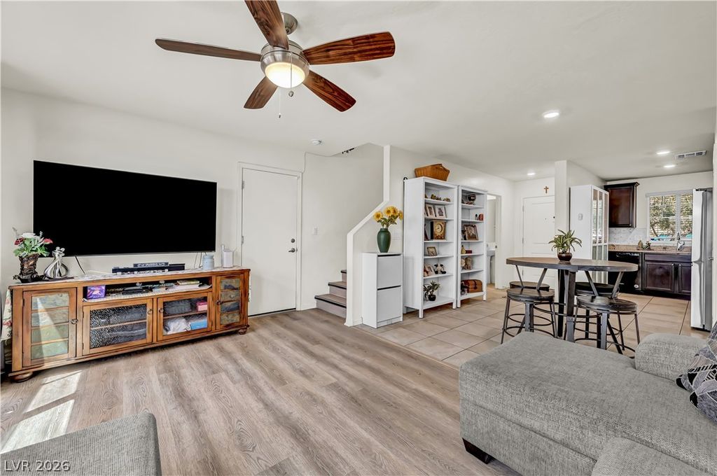4389 Panther Cove Drive, Las Vegas, NV 89115 — exterior
