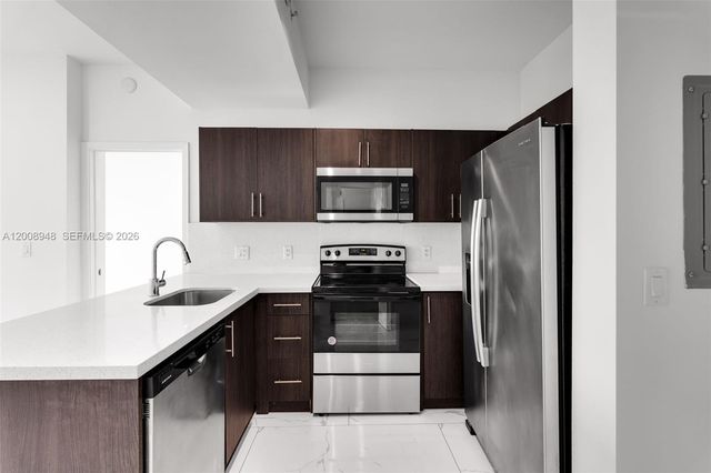 1 Curtiss Pkwy 219, Miami Springs, FL 33166