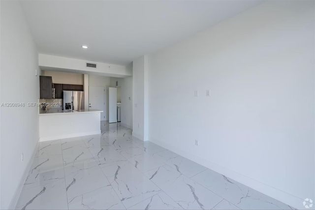 1 Curtiss Pkwy 219, Miami Springs, FL 33166