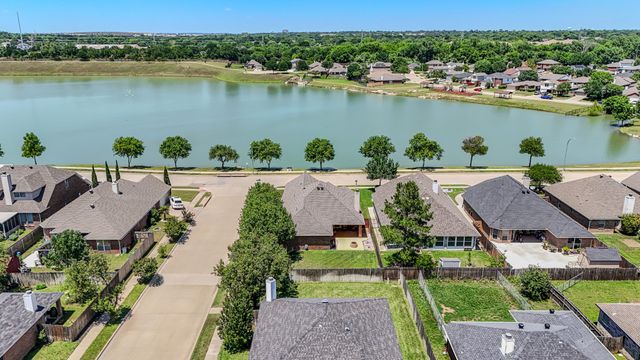 8552 Lake Springs Trail, Fort Worth, TX 76053