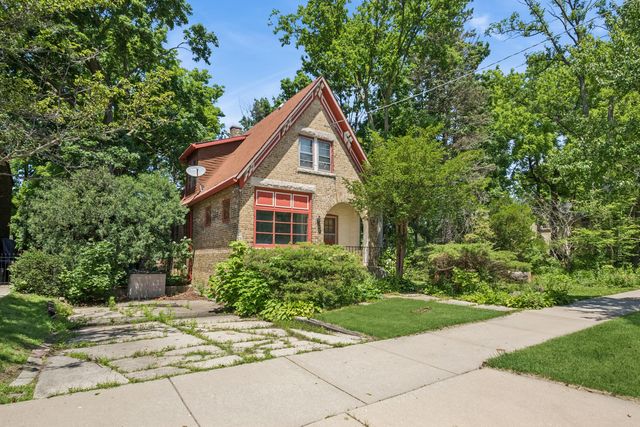 1060 Deerfield Road, Deerfield, IL 60015