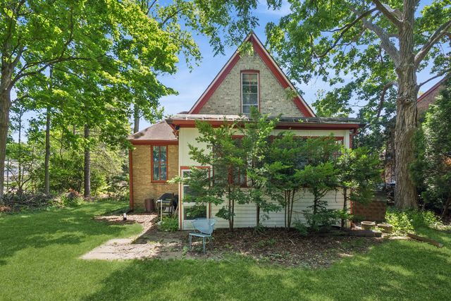 1060 Deerfield Road, Deerfield, IL 60015