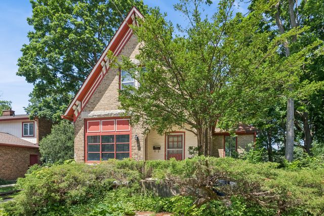 1060 Deerfield Road, Deerfield, IL 60015