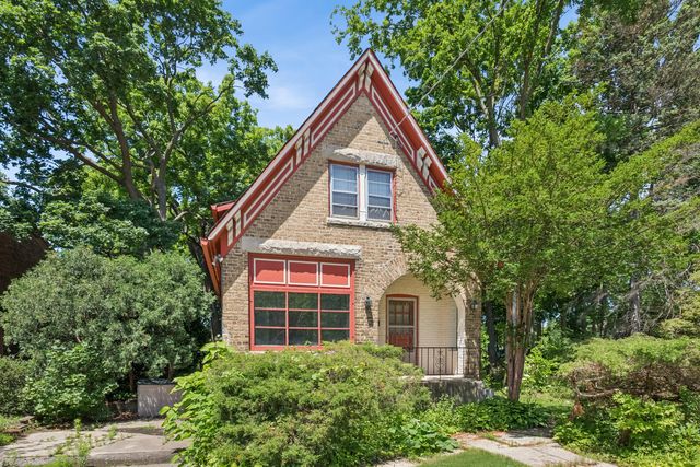 1060 Deerfield Road, Deerfield, IL 60015