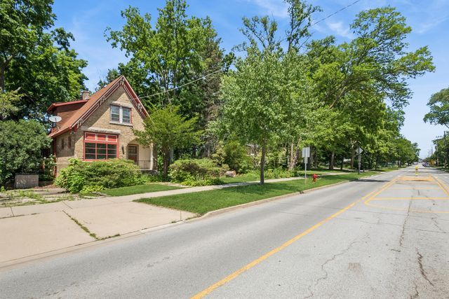 1060 Deerfield Road, Deerfield, IL 60015