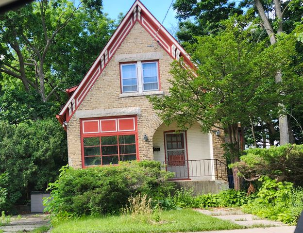 1060 Deerfield Road, Deerfield, IL 60015