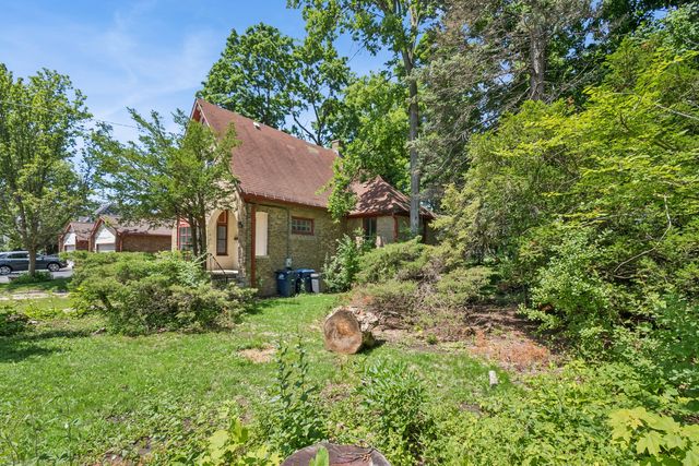 1060 Deerfield Road, Deerfield, IL 60015