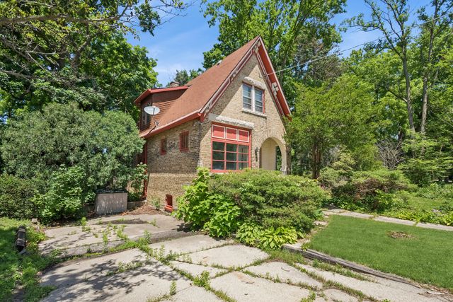 1060 Deerfield Road, Deerfield, IL 60015