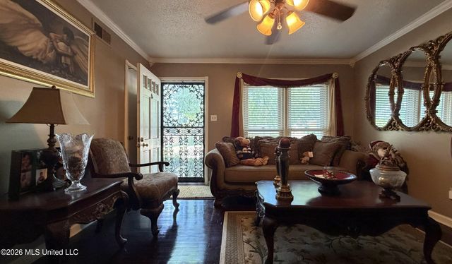 8576 W Cedar Circle, Southaven, MS 38671