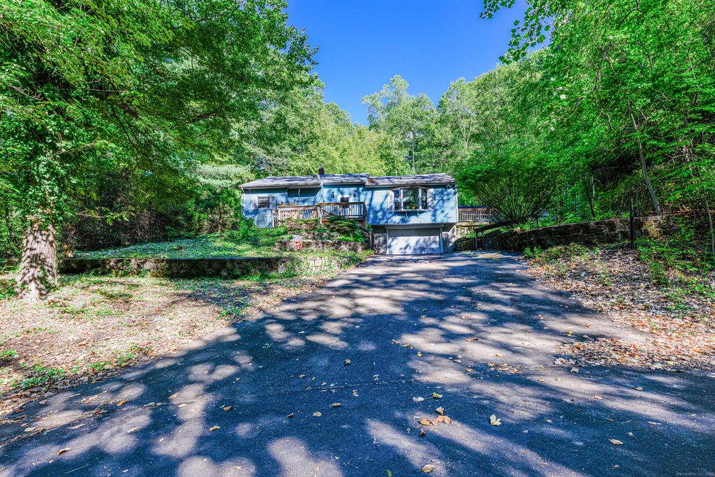61 Hermitage Lane, North Haven, CT 06473
