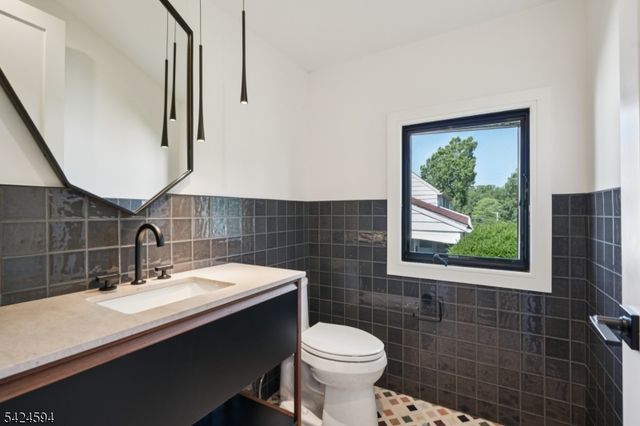 62 Albright Cir, Madison Boro, NJ 07940