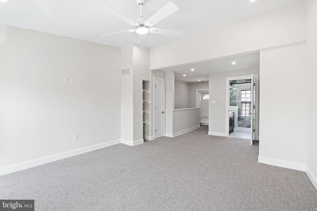 104 SEVILLE ST, Philadelphia, PA 19127