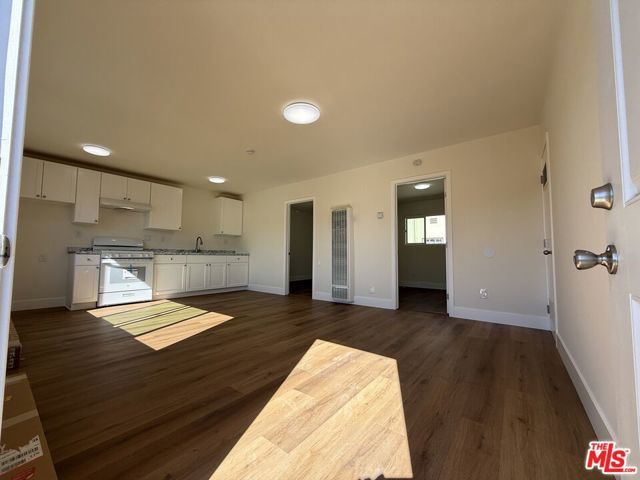 1716 Locust Avenue 8, Long Beach, CA 90813