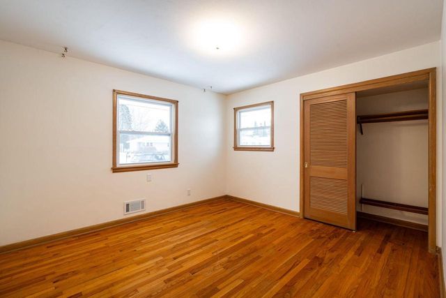 3401 W Wanda AVENUE, Milwaukee, WI 53221